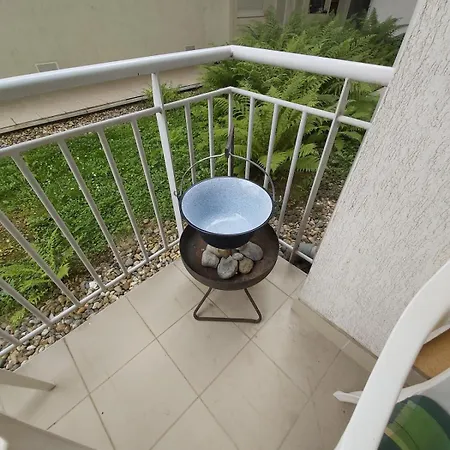 Agi Apartment *